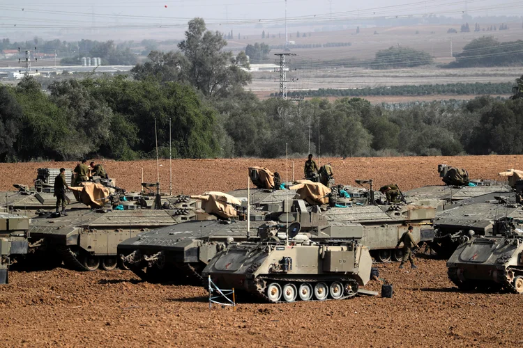 Faixa de Gaza: conflito entre israelenses e palestinos se intensifica pelo segundo dia seguido (Ammar Awad/Reuters)