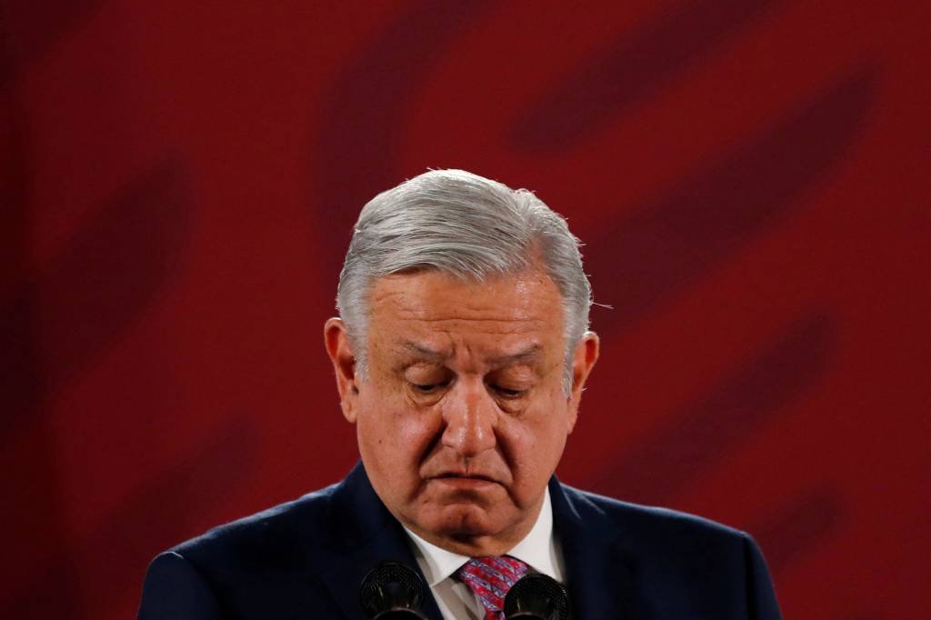 México entra em recessão no primeiro semestre, em revés para López Obrador