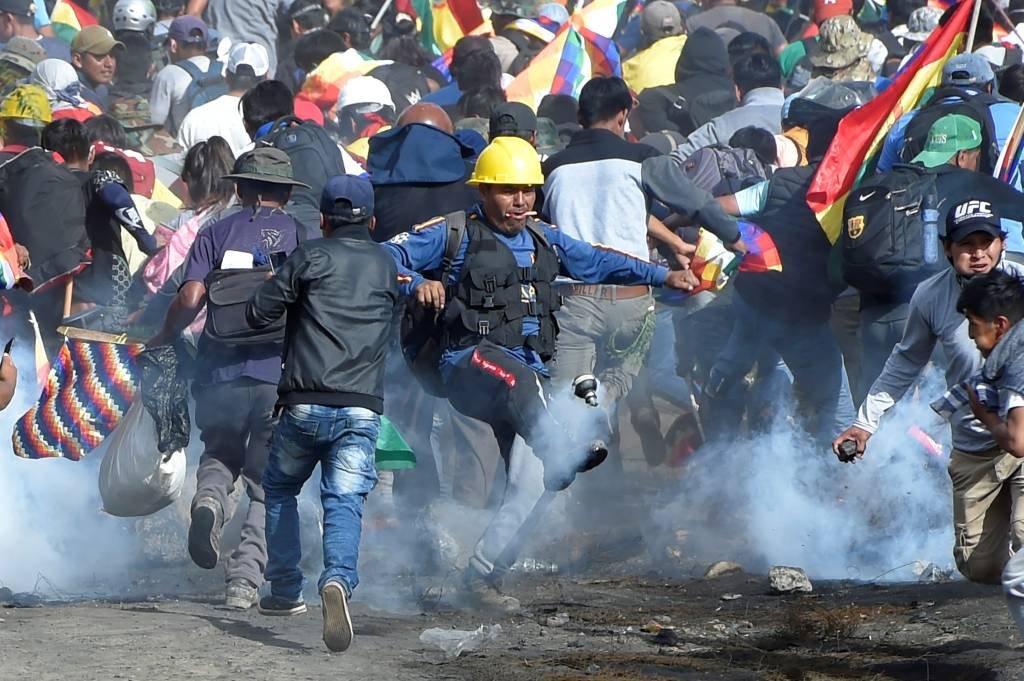 Confronto entre apoiadores de Evo e policiais mata ao menos 8 na Bolívia