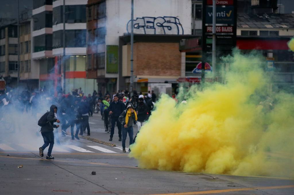 Três pessoas morrem na Colômbia após protestos contra o governo