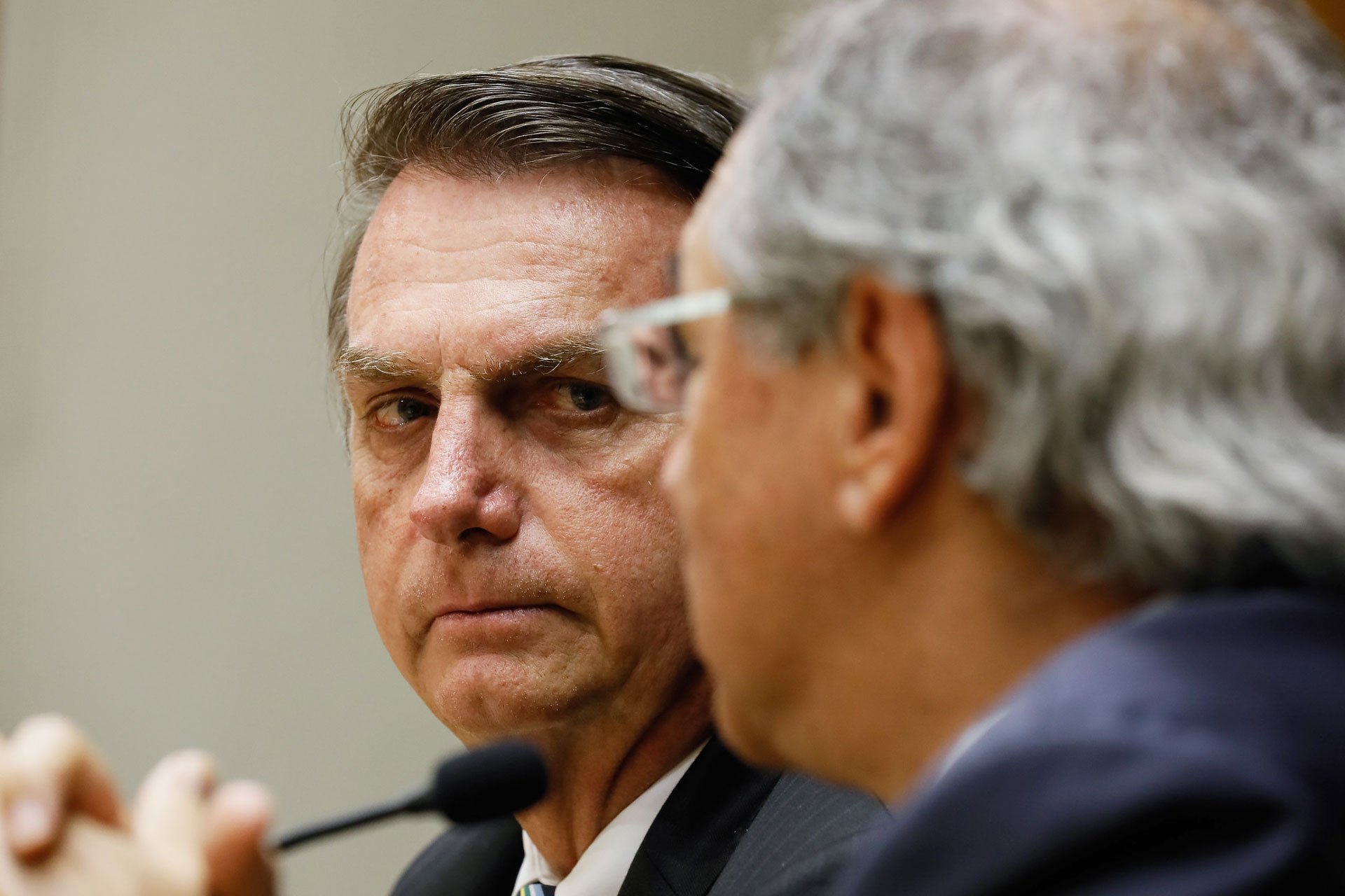 Bolsonaro autoriza abertura de compras do governo a estrangeiros