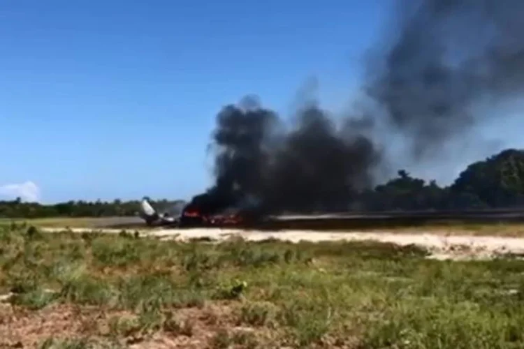 Acidente de avião: aeronave caiu quando foi pousar em resort (YouTube/Reprodução)