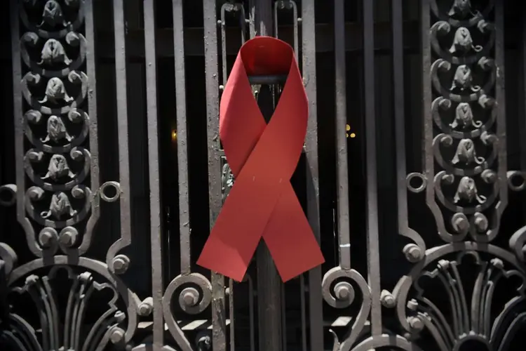 O Grupo Pela Vida, ONG que acolhe e orienta pessoas soropositivas, faz manifestação nas escadarias da Câmara Municipal do Rio, pelo Dia Mundial Contra a Aids (Tânia Rêgo/Agência Brasil) (Tânia Rêgo/Agência Brasil)