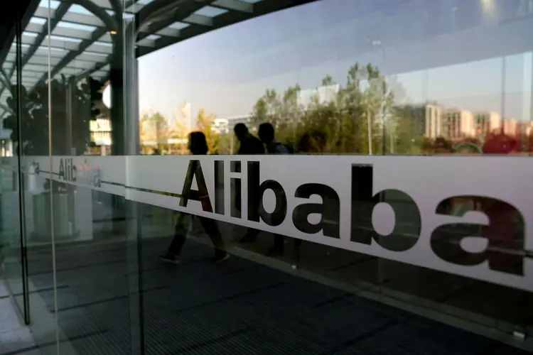 Alibaba: empresa estaria planejando usar o dinheiro para investir na plataforma de serviços locais e de entrega Ele.me (Aly Song/Reuters)