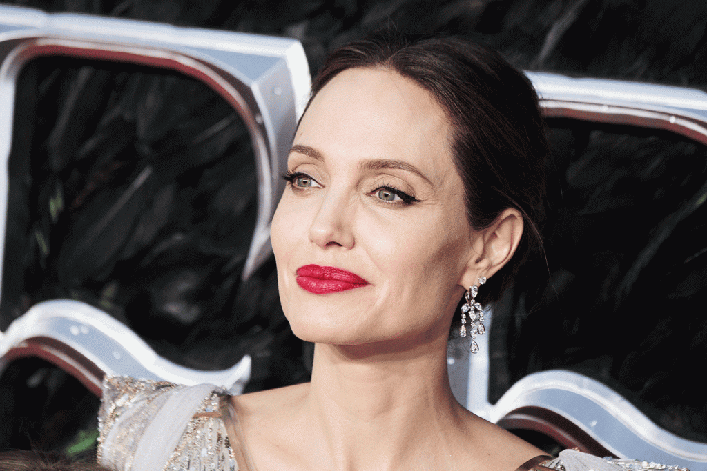 Angelina Jolie fala pela primeira vez sobre divórcio