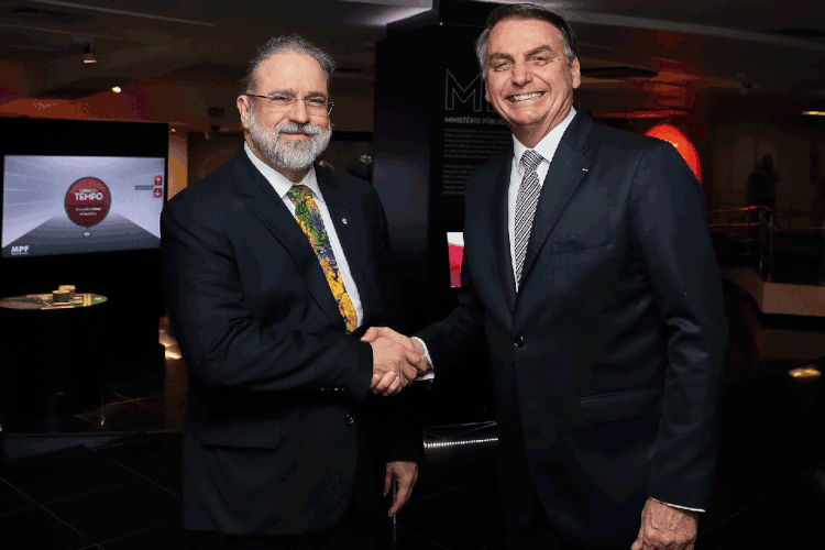 Jair Bolsonaro e Augusto Aras (Isac Nóbrega/PR/Flickr)