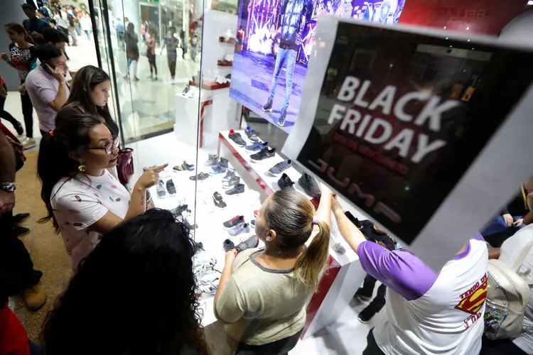 Comércio eletrônico foi o principal canal de compras da Black Friday deste ano, com faturamento de R$ 3,2 bilhões (Manaure Quintero/Reuters)