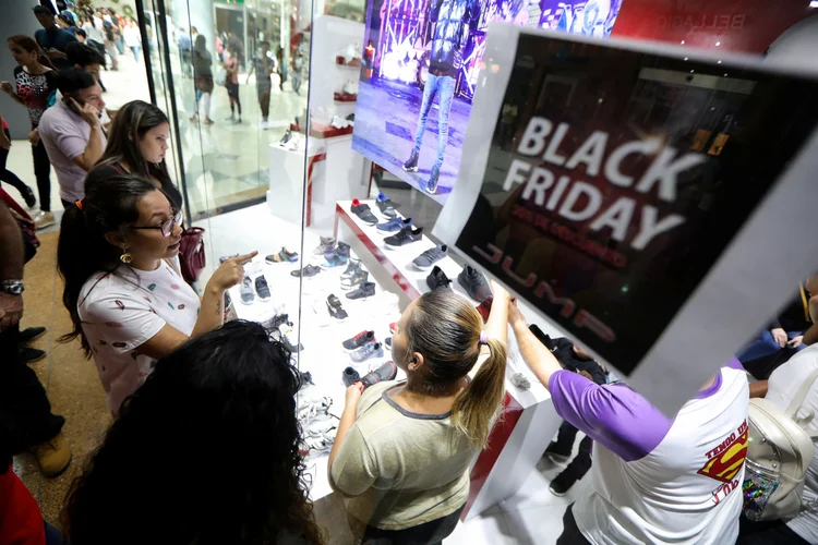 Black Friday: evento nesta sexta-feira apresenta descontos e  promoções em diversos produtos (Manaure Quintero/Reuters)