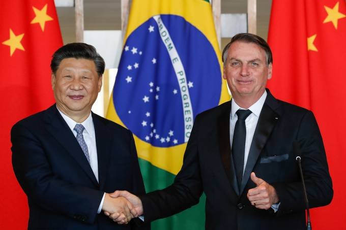 O presidente chinês Xi Jinping e o brasileiro Jair Bolsonaro: Brasil fica no meio da guerra comercial chinesa com os EUA (Alan Santos/PR/Divulgação)