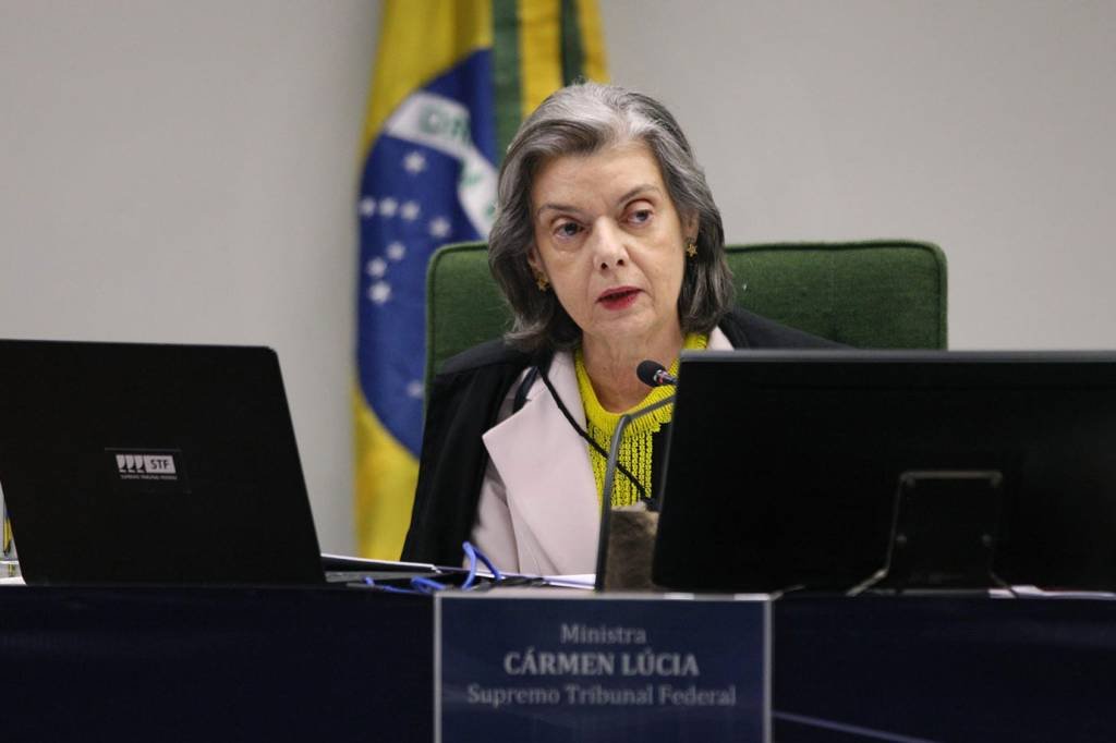 Censura não se debate, censura se combate, diz Cármen Lúcia