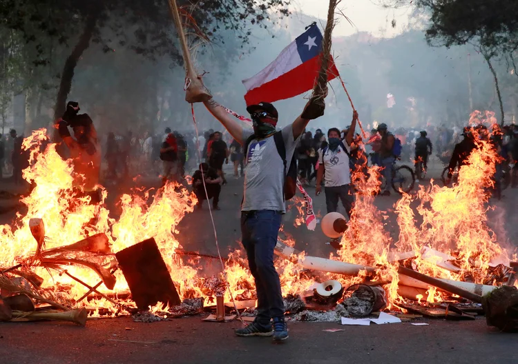 Protestos no Chile: valores baixos nas aposentadorias foram um dos motivos que levaram multidões às ruas (Henry Romero/Reuters)