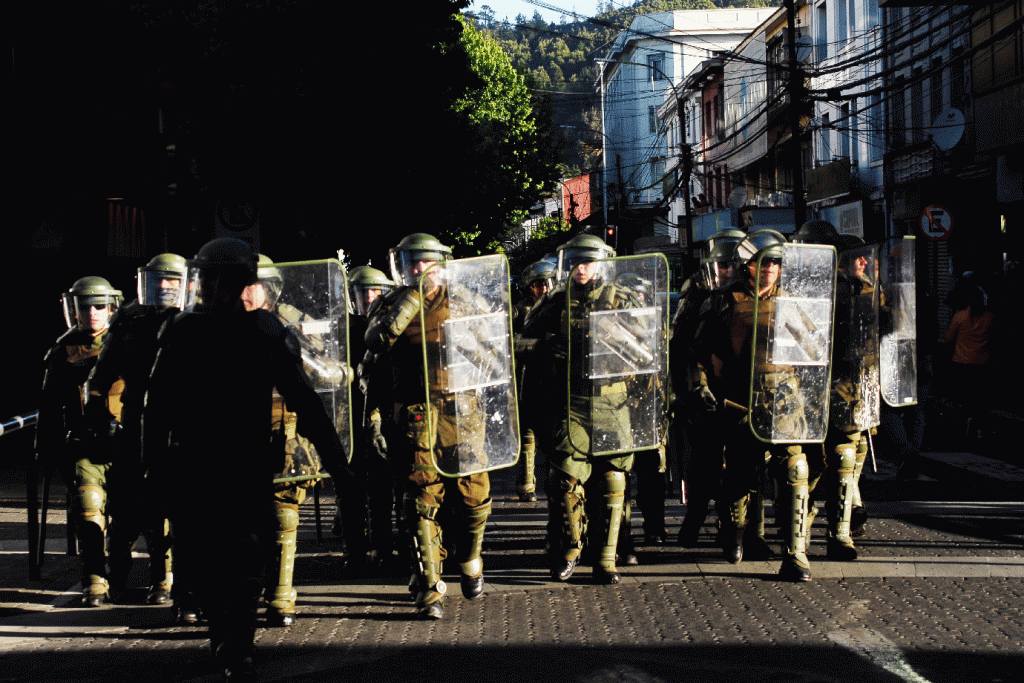 Promotoria chilena abre investigação contra 14 policiais por tortura