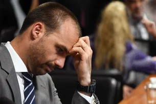 Motta veta indicação de Eduardo Bolsonaro como líder da minoria na Câmara após denúncia da PGR