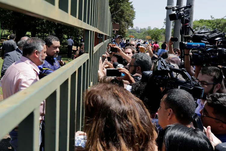 Embaixada da Venezuela em Brasília: manifestantes pró-Guaidó entraram no local nesta quarta-feira (Sergio Moraes/Reuters)