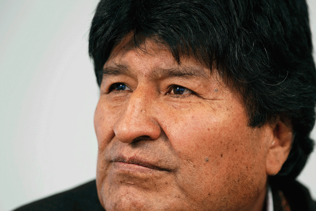 Bolívia emite ordem de busca contra ex-presidente Evo Morales