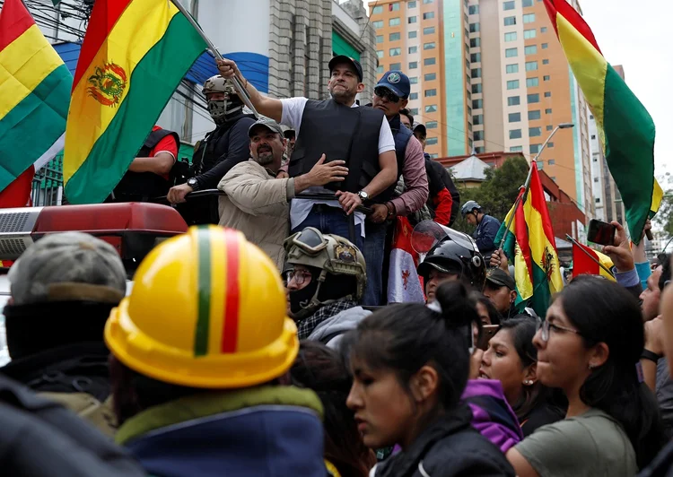 Luis Fernando Camachio em protesto contra Evo: líder civil das manifestações pediu manutenção da greve até novas eleições (Marco Bello/Reuters)