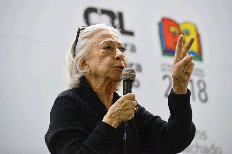 Fernanda Montenegro: será que você está olhando para a presidente do ministério da magia? (Rovena Rosa/Agência Brasil)