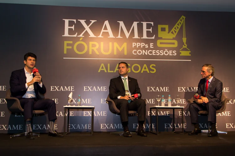 Gustavo Montezano, do BNDES, governador Renan Calheiros Filho, e Roberto Caetano, Redator-Chefe de EXAME: financiamento de obras de infraestrutura em debate (Fabiola Picozzi/Exame)