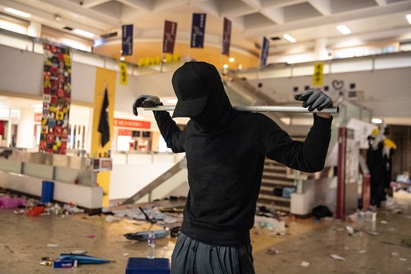 Bolsa de Hong Kong cai mais de 8% desde início de onda de protestos