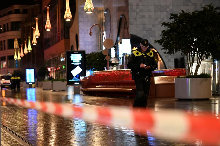 Haia, Holanda: polícia local busca um homem entre 40 e 50 anos, suspeito de cometer o ataque (Piroschka van de Wouw/Reuters)