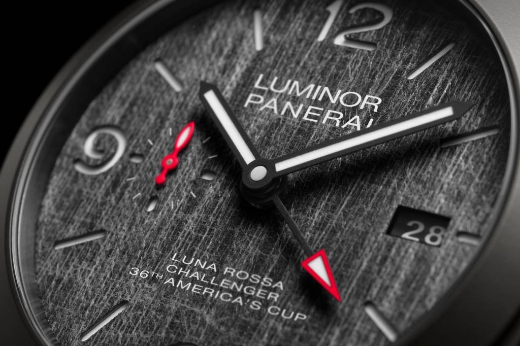 Panerai lança três modelos em homenagem à equipe de vela Luna Rossa