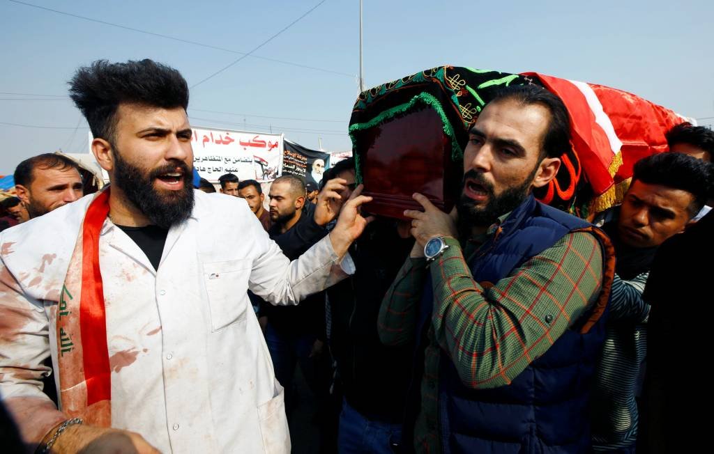 No Iraque, protestos seguem mesmo após renúncia do premiê