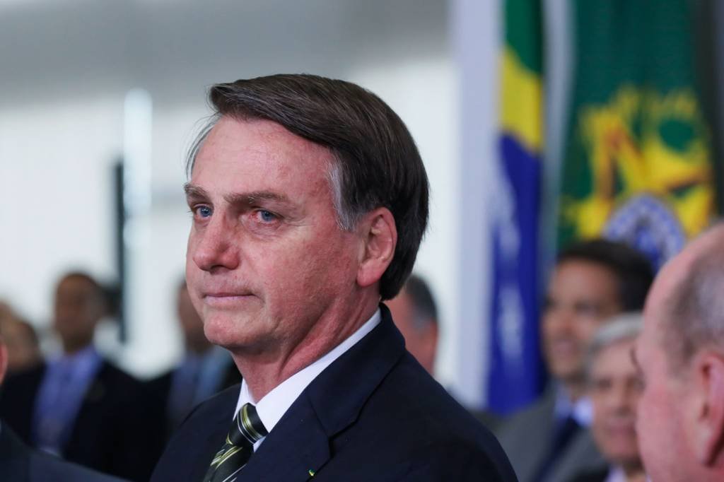 Povo decidirá sobre municípios com menos de 5 mil pessoas, diz Bolsonaro
