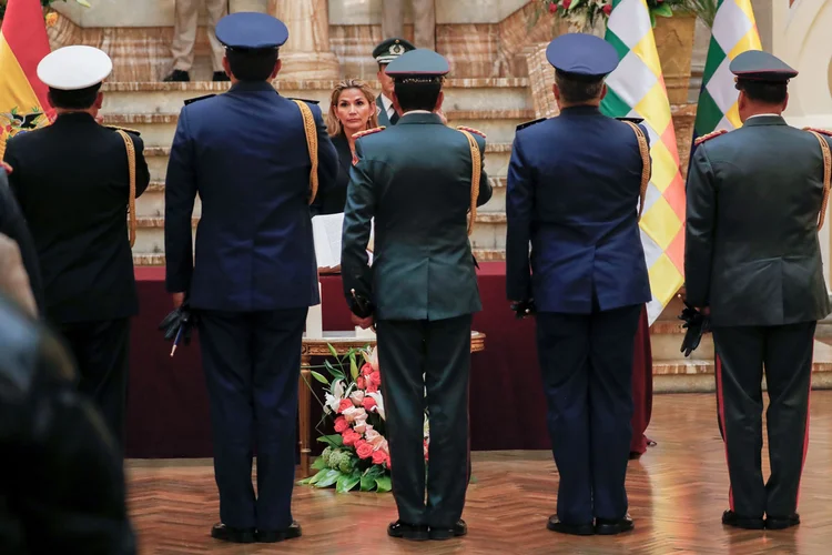 Jeanine Añez: primeira decisão como mandatária em exercício foi nomear um novo Alto Comando Militar (Carlos Garcia Rawlins/Reuters)