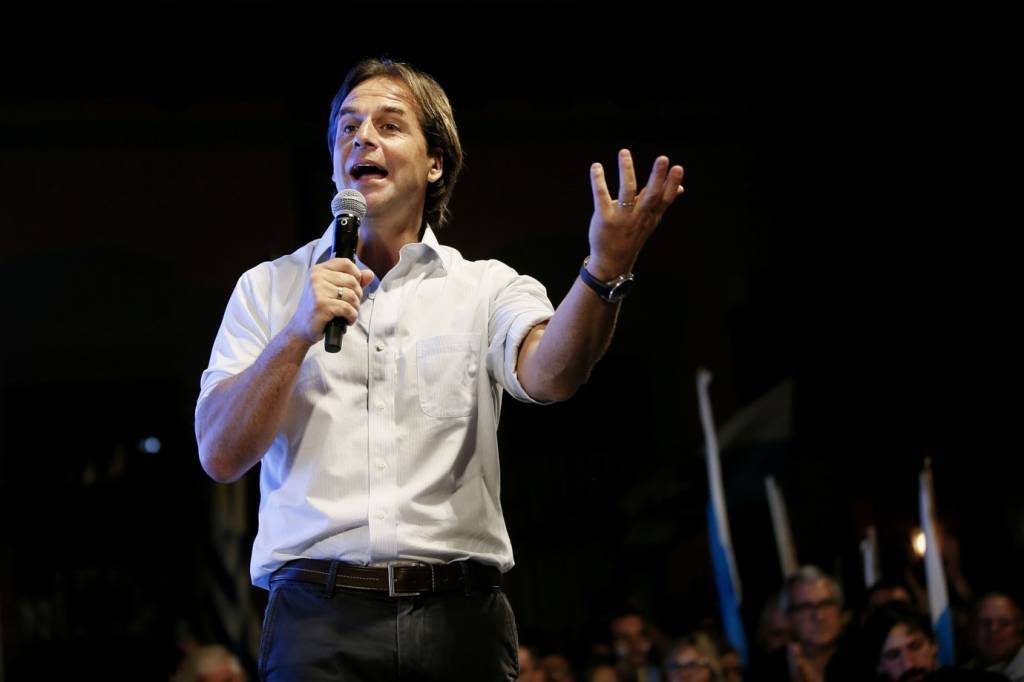 Presidente eleito no Uruguai pode mediar diálogo entre Brasil e Argentina