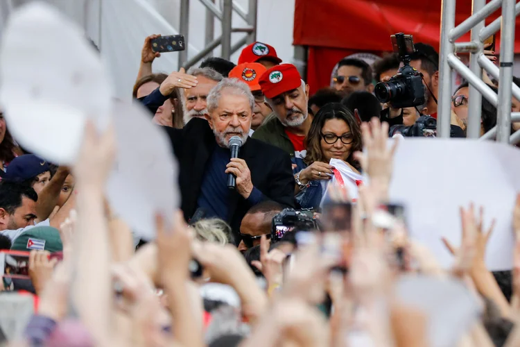 Lula: ex-presidente deixou a prisão após entendimento do STF sobre prisão em 2ª instância; Congresso tenta reverter  (Rodolfo Buhrer/Reuters)