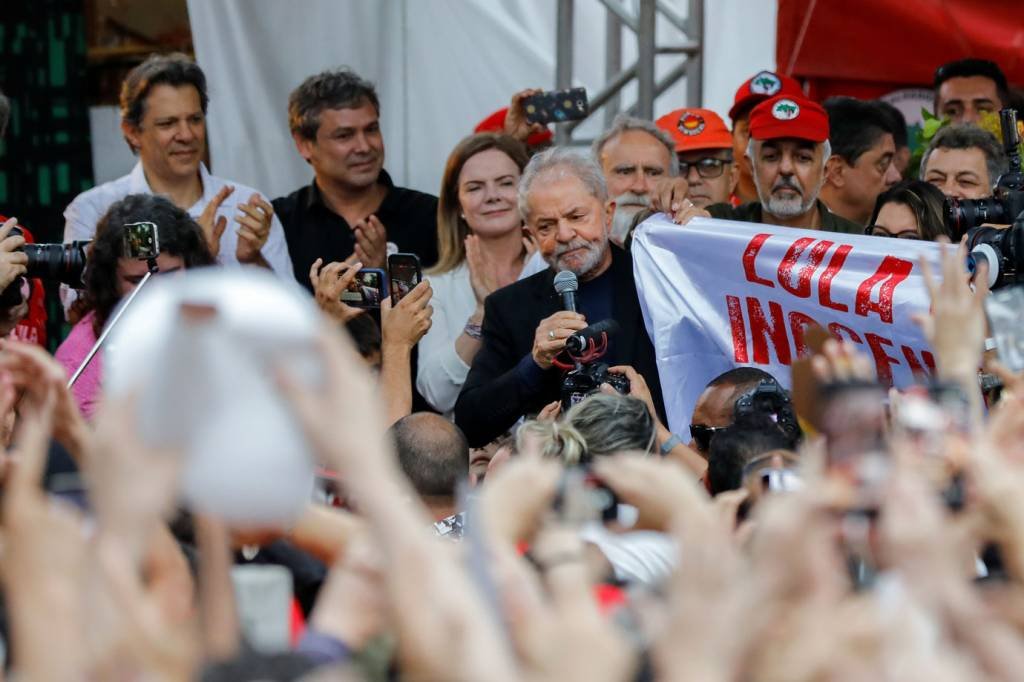 Presidente eleito da Argentina e Nicolás Maduro comemoram soltura de Lula