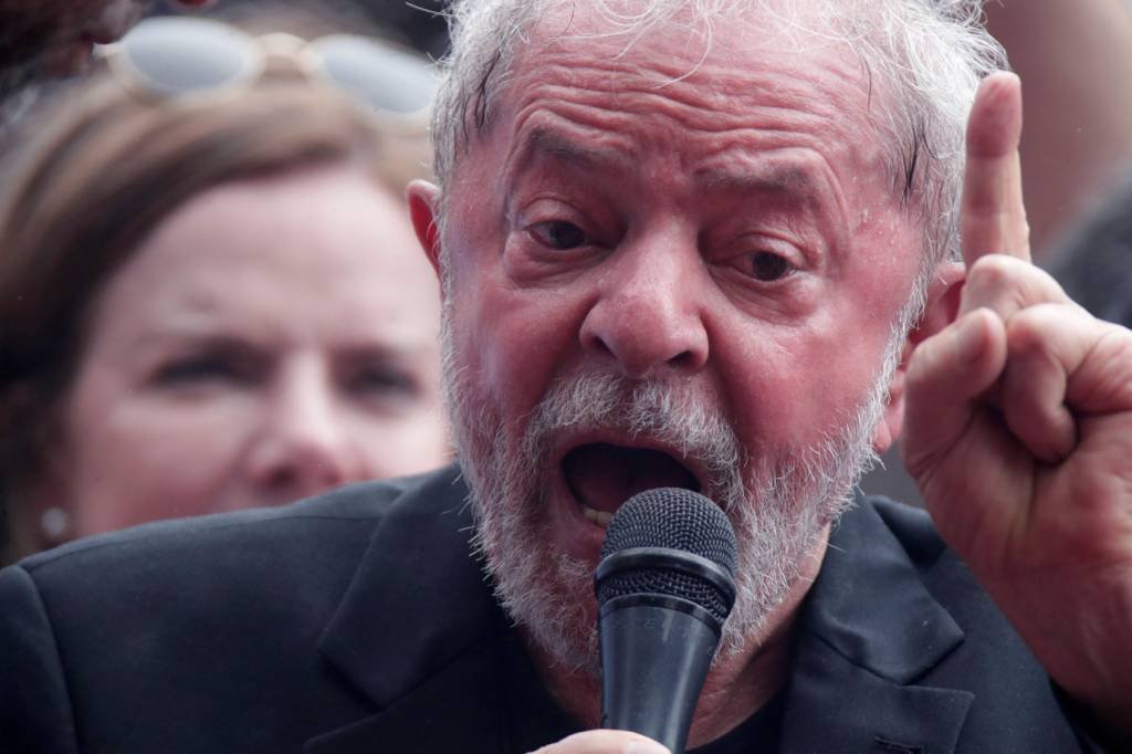 Lula diz que Lava-Jato faz "pirotecnia" para perseguir seus filhos