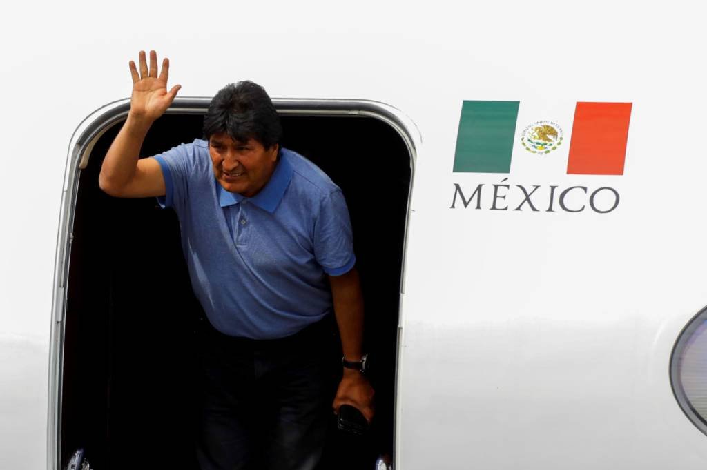 Evo Morales chega ao México após receber asilo político