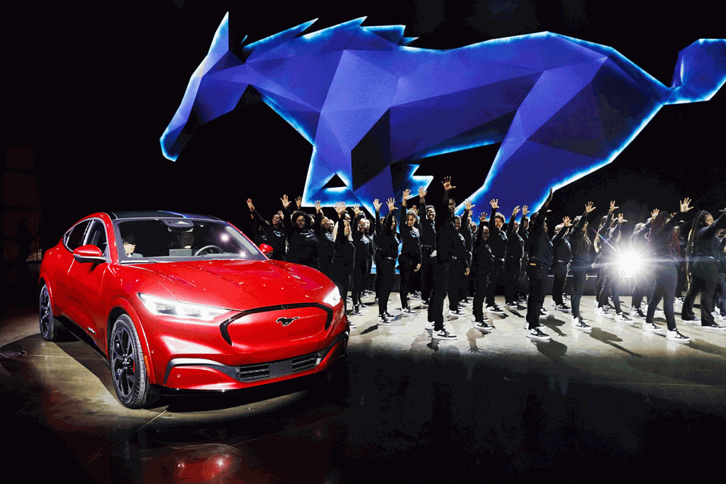 Ford lança Mustang elétrico na tentativa de competir com Tesla
