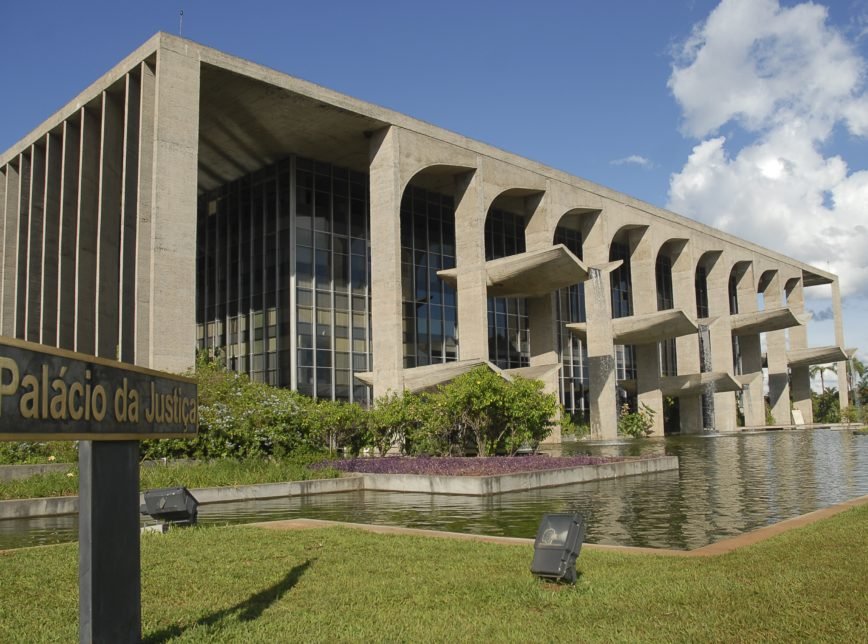 Ministério da Justiça presta homenagens a nomes do Direito