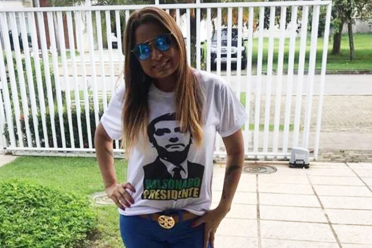 Carmen Carvalho: foram divulgadas fotos da promotora com camiseta em apoio ao presidente Jair Bolsonaro (Instagram/Reprodução)