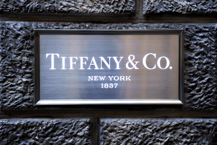 Logomarca da Tiffany: empresa de luxo americana foi comprada pelo grupo francês LVMH (Robert Alexander/Getty Images)