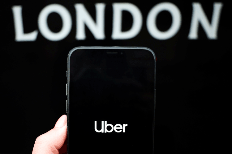 Uber: empresa perdeu a autorização para atuar em Londres (Hannah McKay/Reuters)