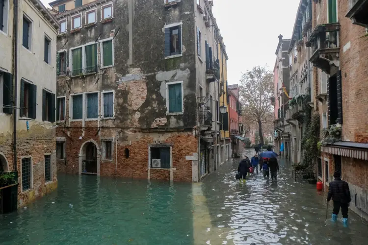 Veneza: a água já chega a 1,90 metro na cidade (Manuel Silvestri/Reuters)