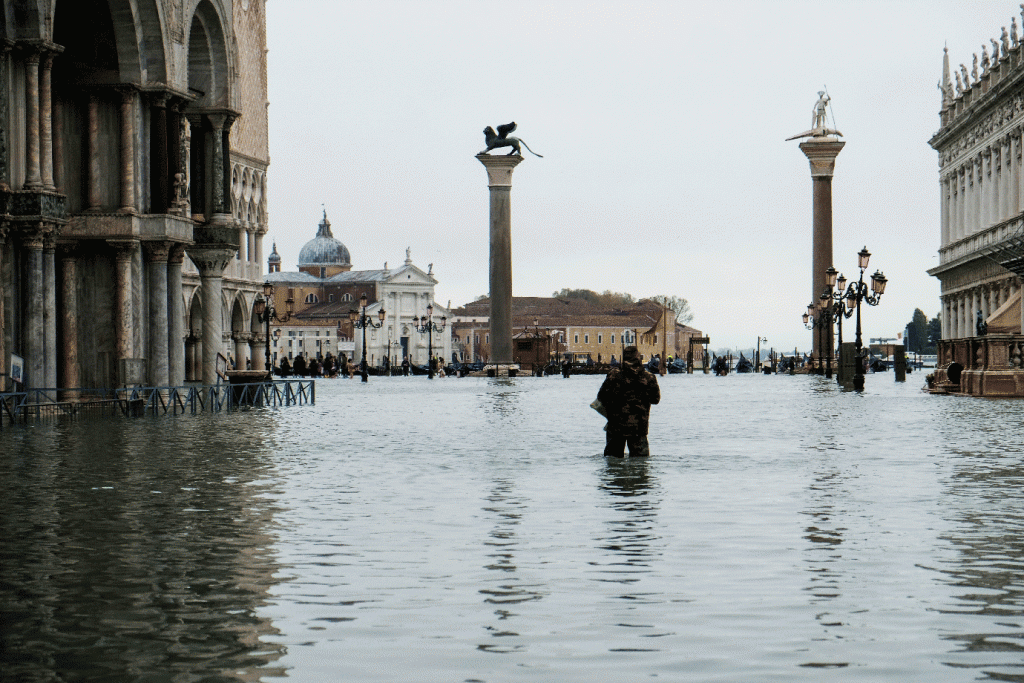 Veneza: Basílica de São Marcos ficou inundada pela quinta vez desde sua construção, no ano de 828 (Manuel Silvestri/Reuters)