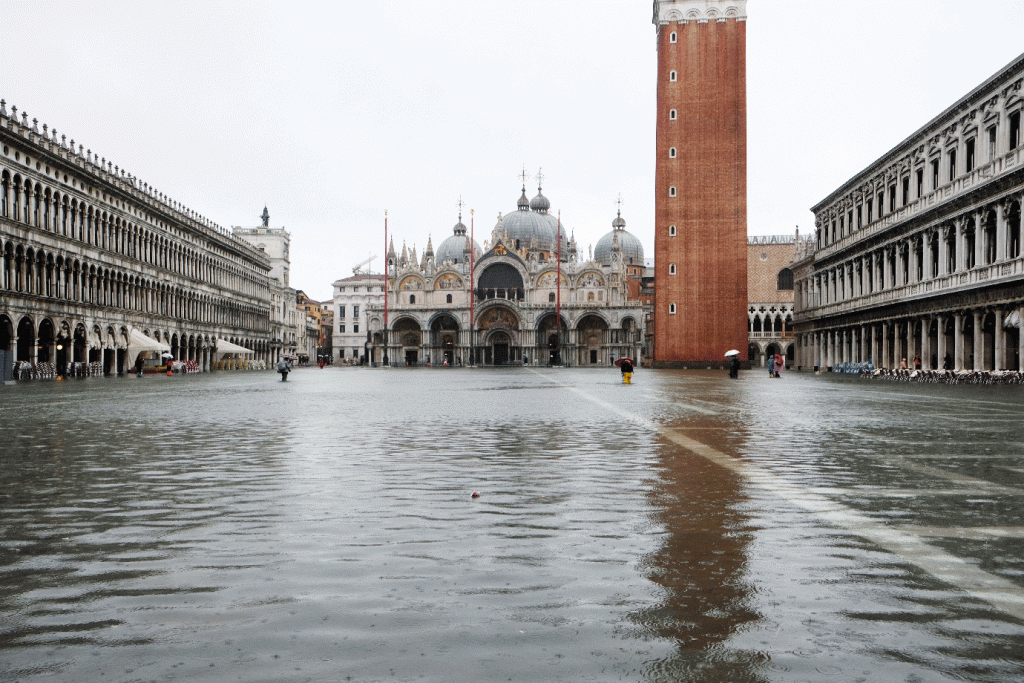 Para prefeito de Veneza, mudança climática é causa de enchentes