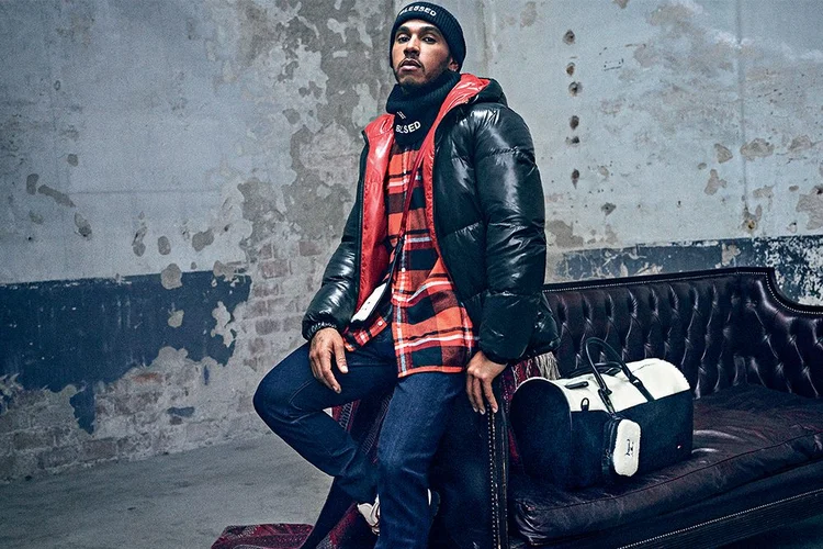 Lewis Hamilton, em campanha da Tommy Hilfiger, marca da qual é embaixador e estilista: pedido para a marca trabalhar com tecidos sustentáveis (Foto/Divulgação)