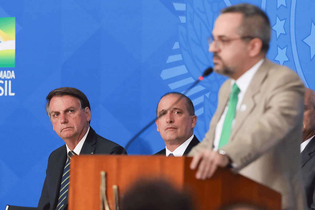 Ministros têm liberdade, só não podem criticar o governo, diz Bolsonaro