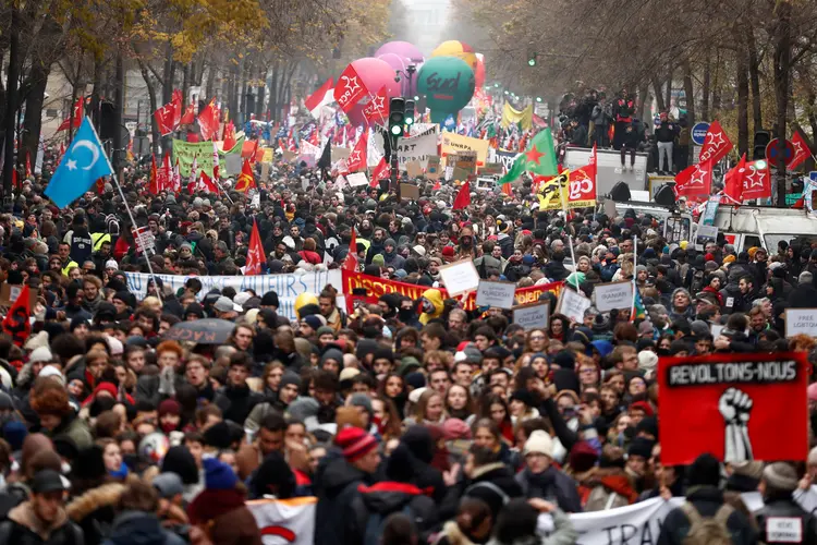 França: 51,15% dos professores do ensino básico aderiram a greve desta quinta-feira (5) (Gonzalo Fuentes/Reuters)