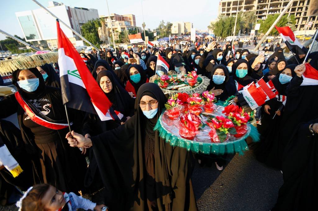 Manifestantes continuam nas ruas do Iraque, apesar da morte de 17 civis