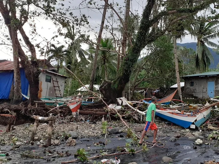 Filipinas: tufão causou destruição no país durante o Natal (Vermalyn Maloloy-On Navarrete/Reuters)