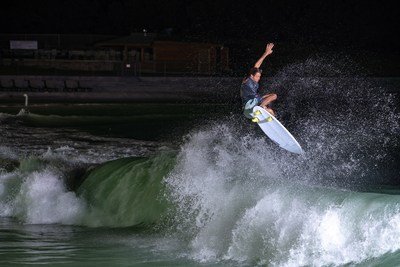 PerfectSwell Surf Stadium Japan irá criar uma atmosfera de arena para o surfe, colocando os espectadores mais perto da ação do que nunca antes.