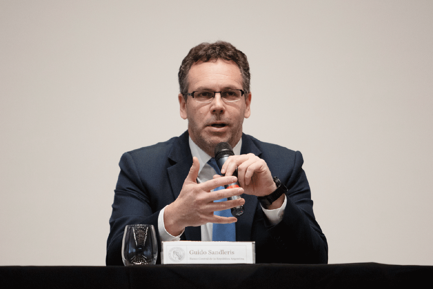 Presidente do BC da Argentina anuncia renúncia antes de mudança de governo