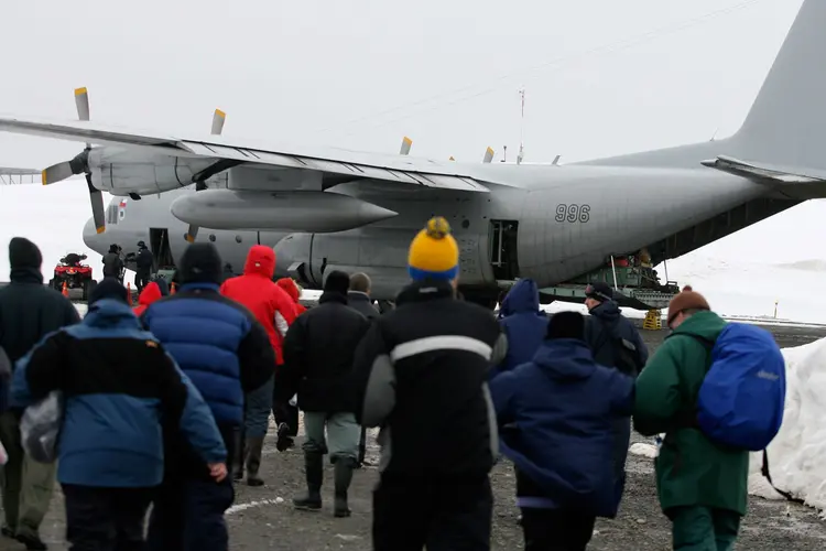 Hércules C130 da Força Aérea do Chile: aeronave é do mesmo modelo da que desapareceu nesta terça-feira  (Ivan Alvarado/Reuters)