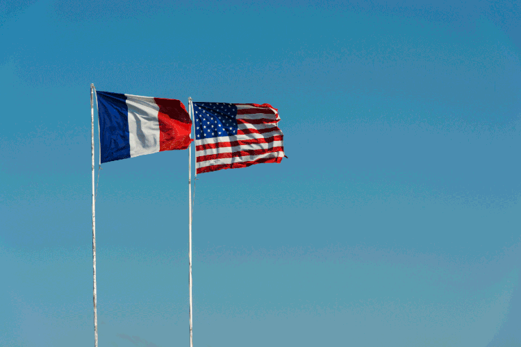 França e EUA: Estados Unidos querem impor tarifas sobre produtos franceses (Westend61/Getty Images)